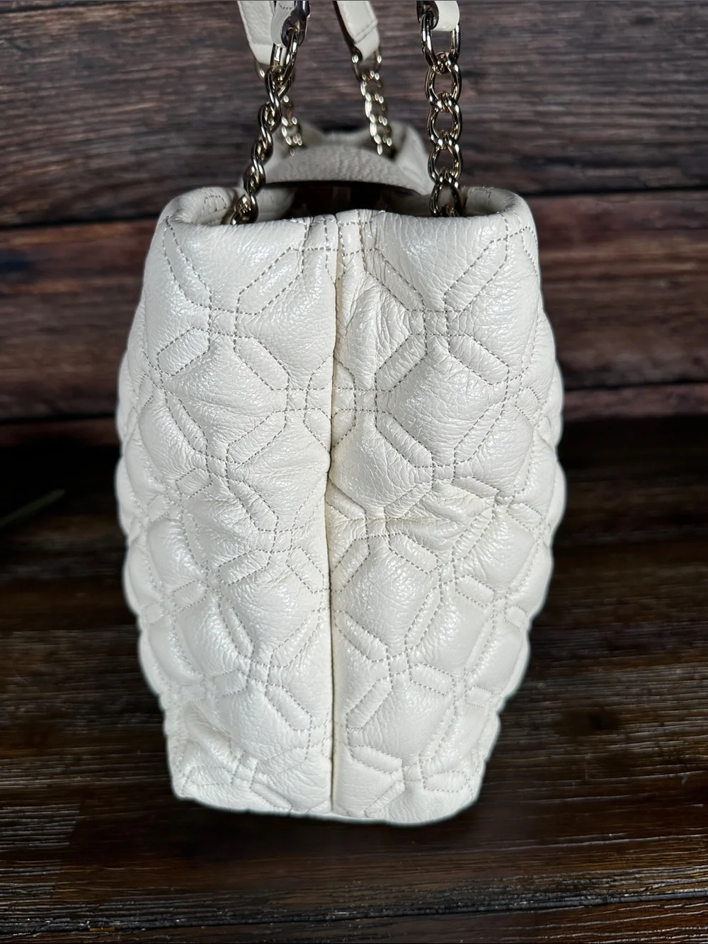 Kate Spade Astor Court Elena shoulder bag in a Cream quilted leather design.